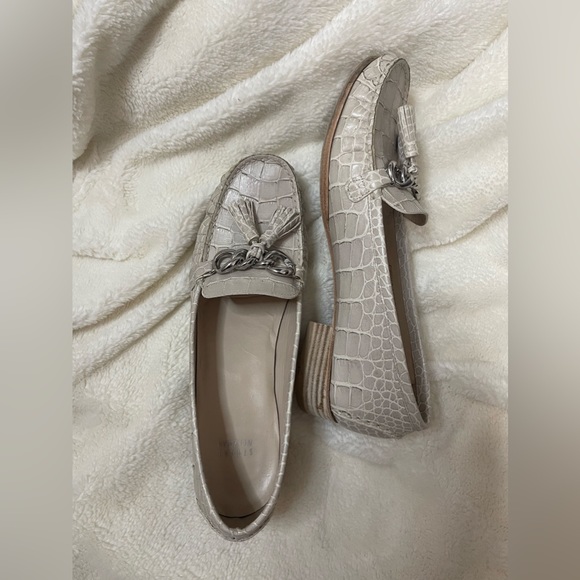 Stuart Weitzman Crocodile Print Beige Leather Loafer size 10.5 - Picture 2 of 10
